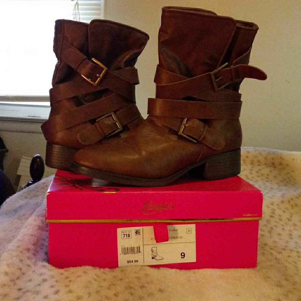 A pair of CANDIES boots.